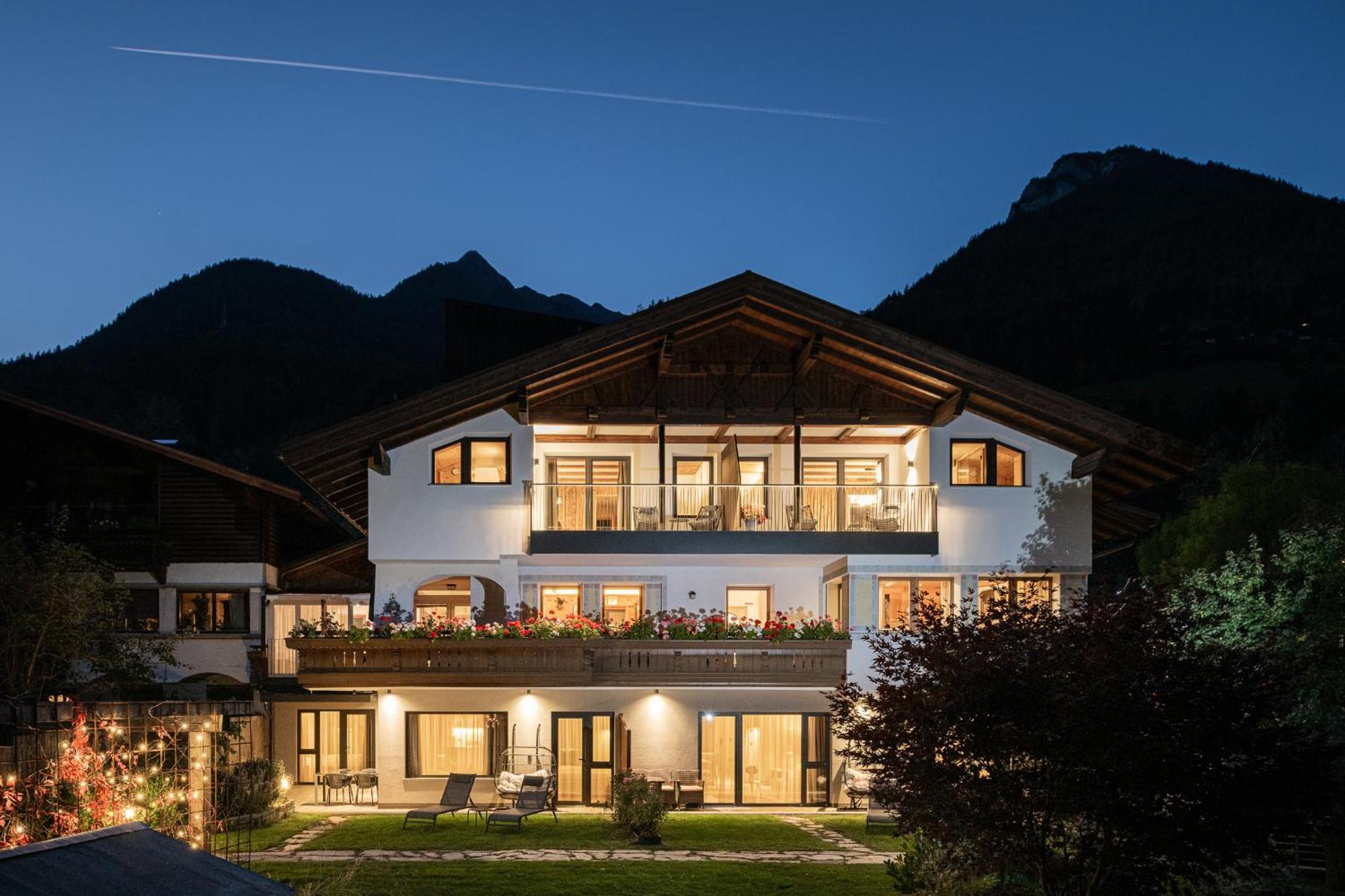 Myloisl Apartments Lutago Exterior photo
